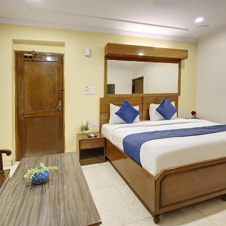 Hotel The Eden Park Noida Eksteriør billede
