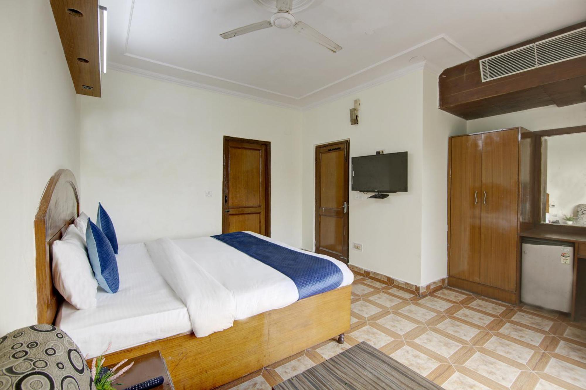 Hotel The Eden Park Noida Eksteriør billede