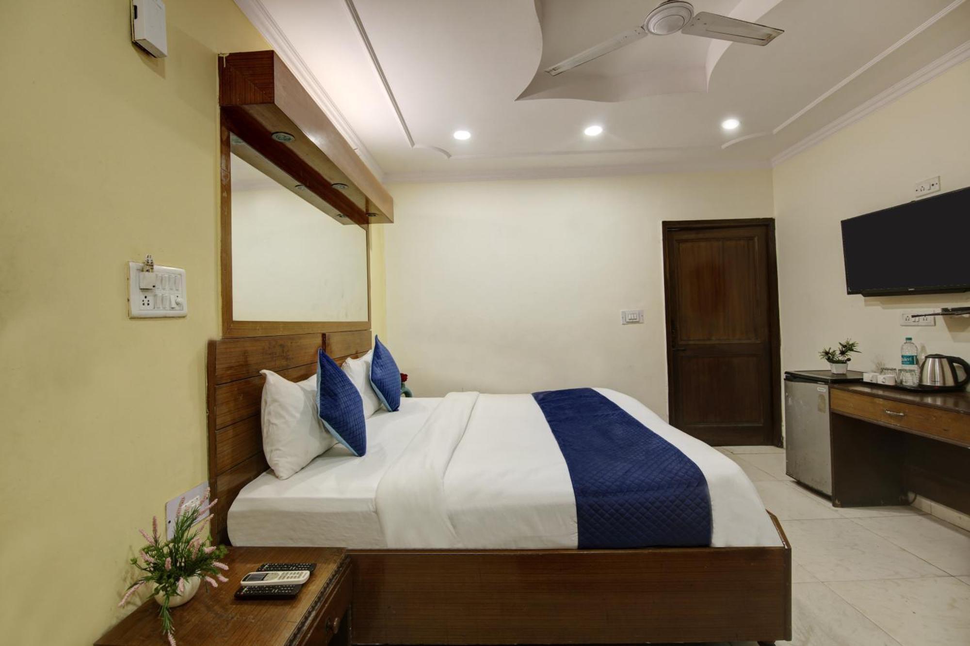Hotel The Eden Park Noida Eksteriør billede