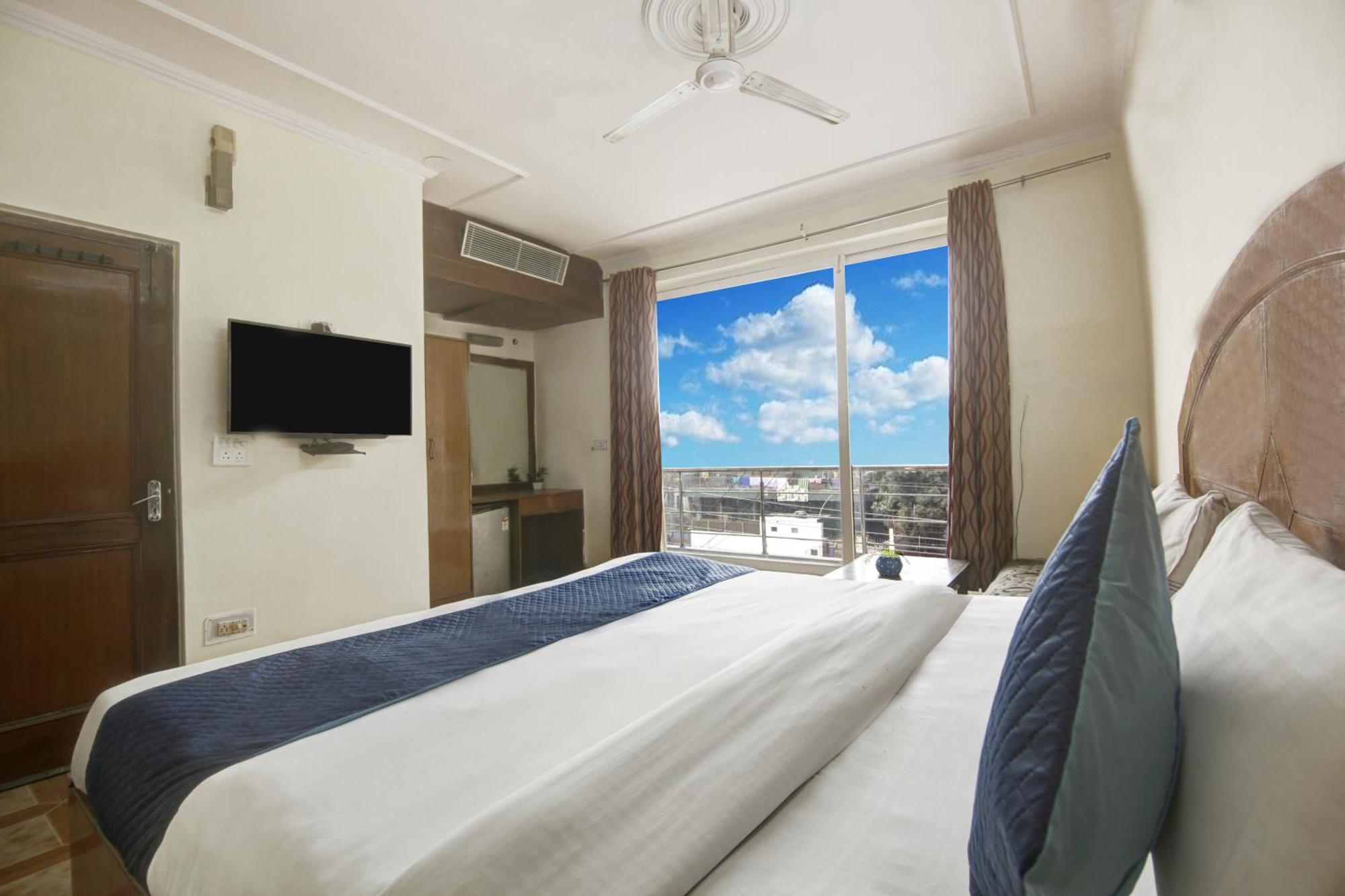 Hotel The Eden Park Noida Eksteriør billede