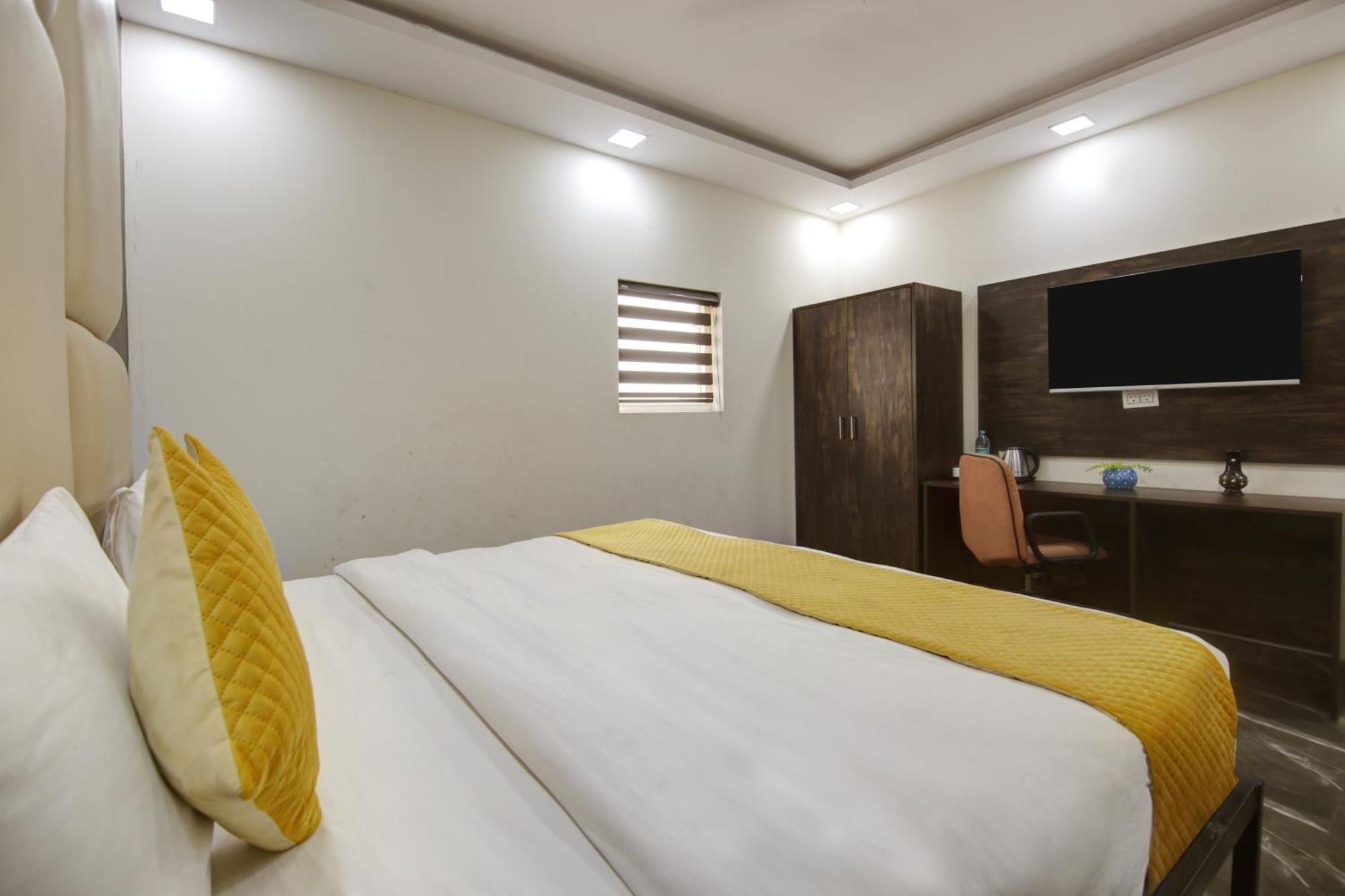Hotel The Eden Park Noida Eksteriør billede